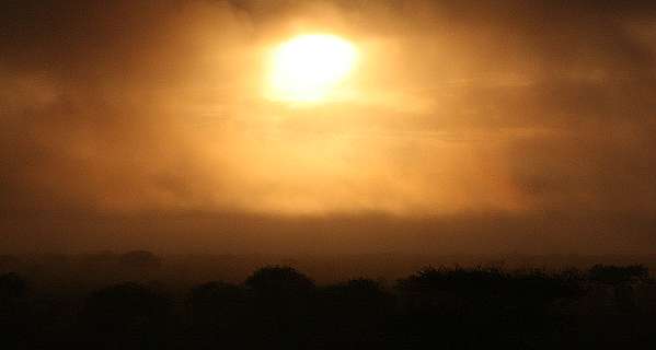 Sonnenaufgang im Tsavo Ost National Park
