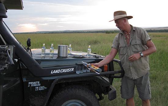 Jörg Reinecke, Sundowner in der Masai Mara