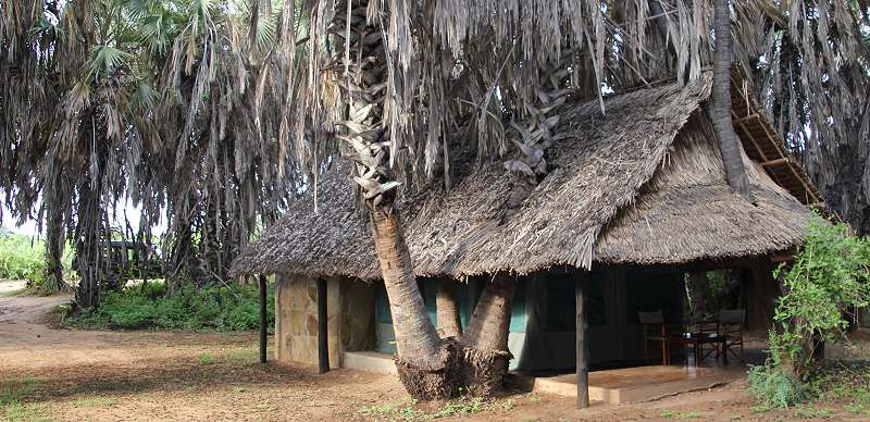 BiGi oder Epiya Chapeyu Camp - Galana River, Tsavo Ost National Park