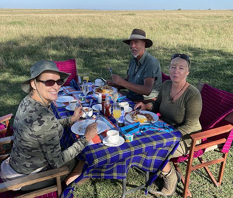Sektfrühstück im Bush, nach der Ballon Safari