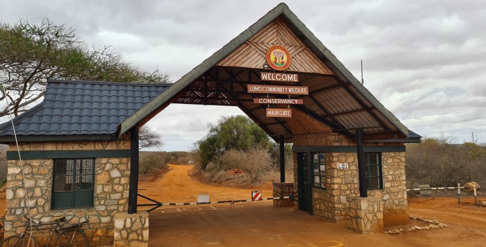 am Lumo Conservancy Gate