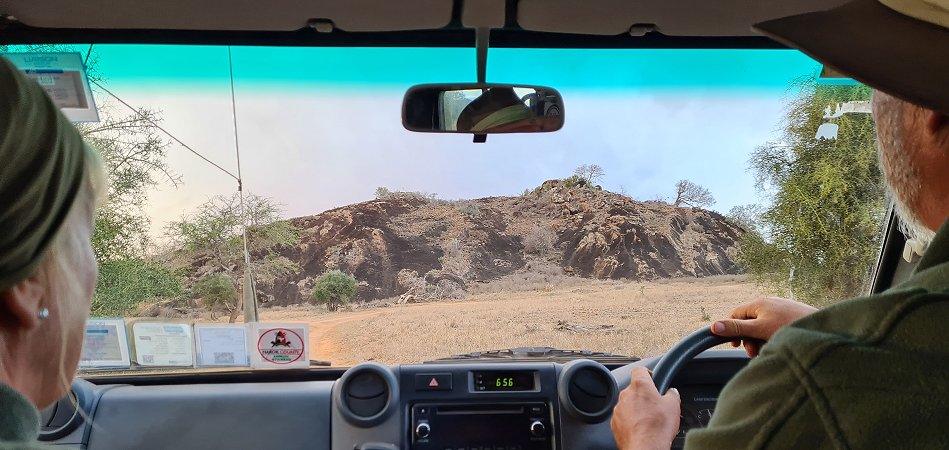 Petra und Jörg Reinecke auf Pirschfahrt im Lumo Conservancy