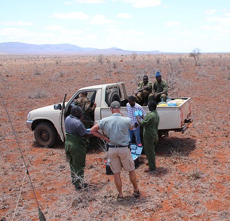 wir versuchen mit Unterstützung des Sheldrick Wildlife Trust eine verletzte Gepardin zu retten