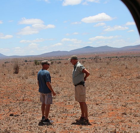 wir versuchen mit Unterstützung des Sheldrick Wildlife Trust eine verletzte Gepardin zu retten