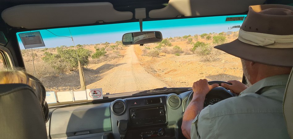 Auf Pirschfahrt im Tsavo Ost National Park