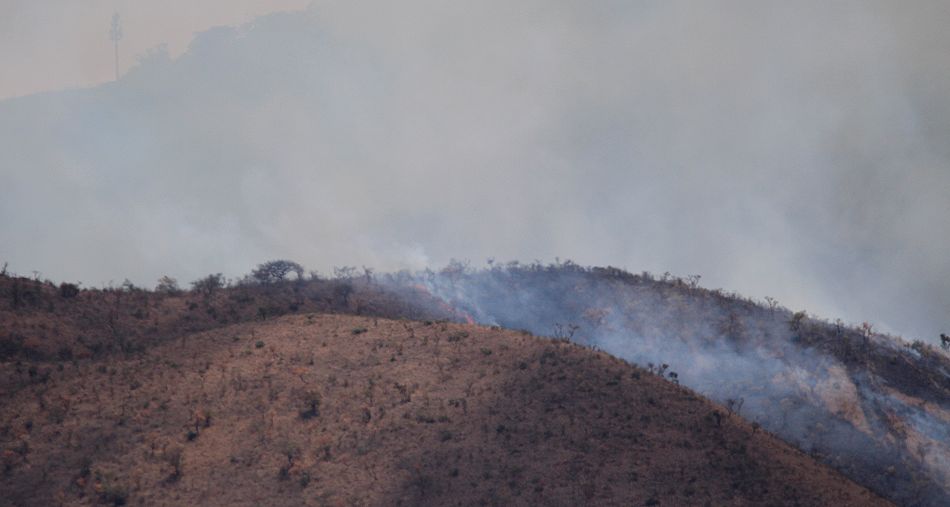 Buschfeuer in den Chyulu Hills