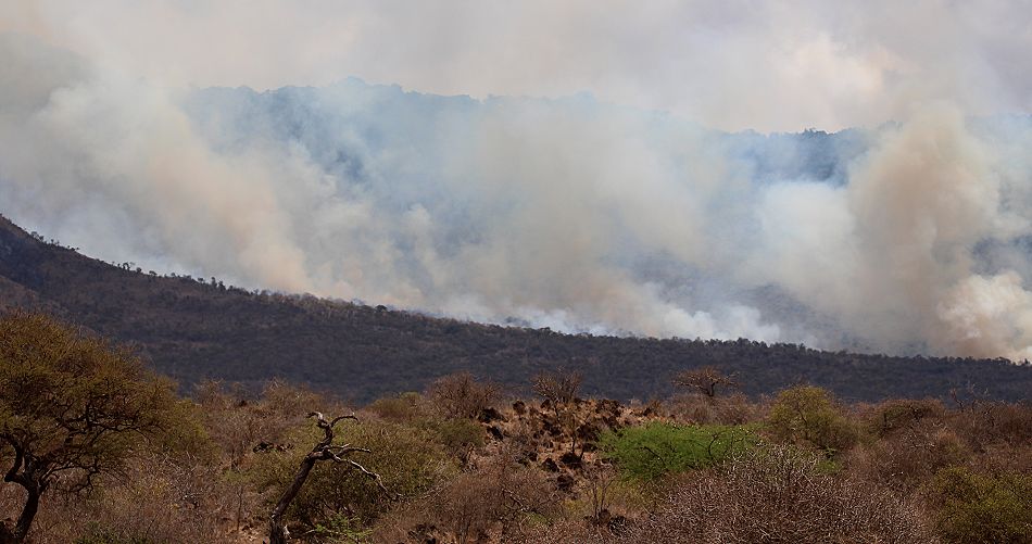 Buschfeuer in den Chyulu Hills
