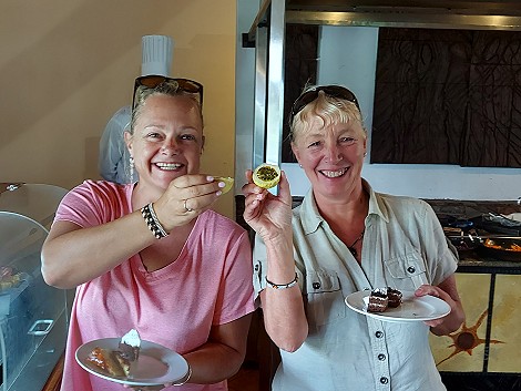 dating Jay - Ballon Bush House and Keekorok Lodge