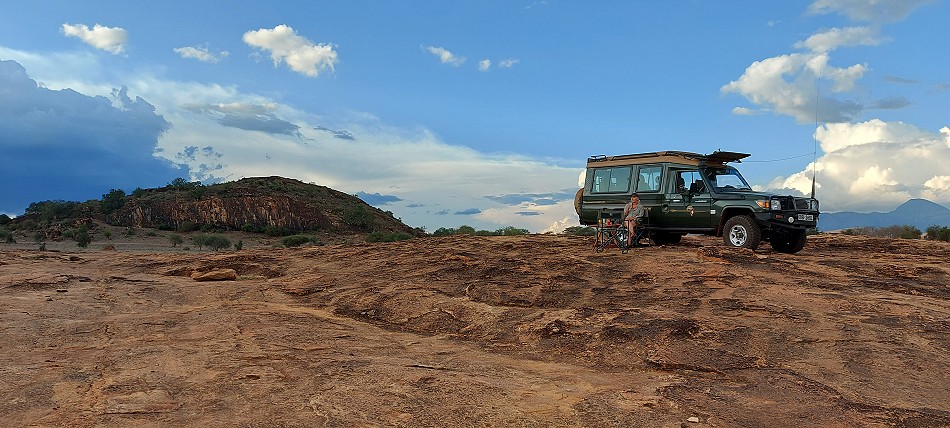 Sundowner am Lion Rock im Lumo Conservancy