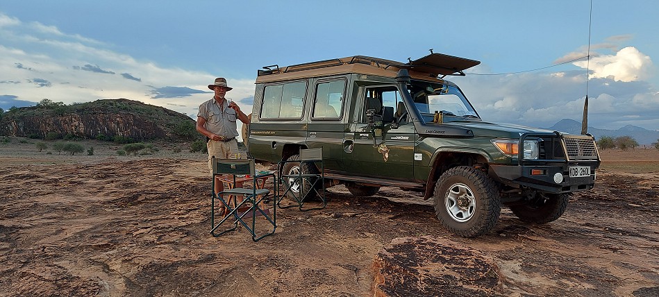 Sundowner am Lion Rock im Lumo Conservancy