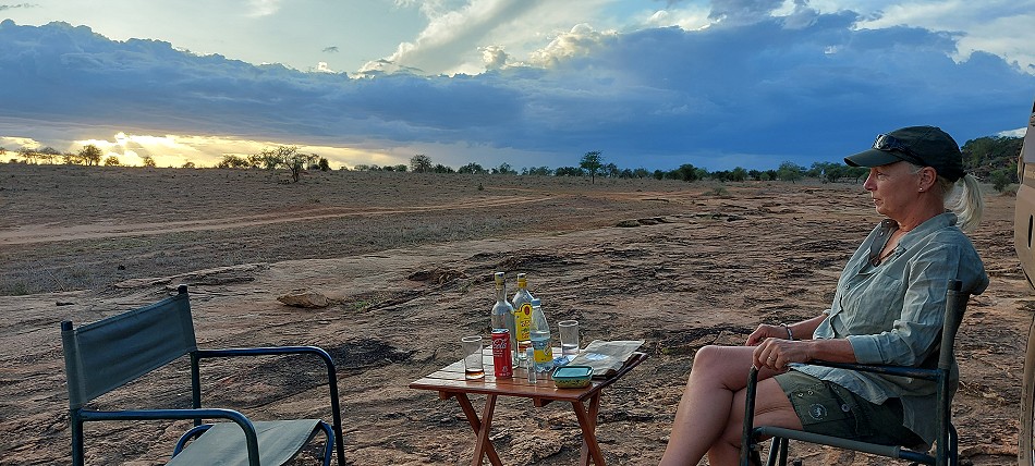 Sundowner am Lion Rock im Lumo Conservancy