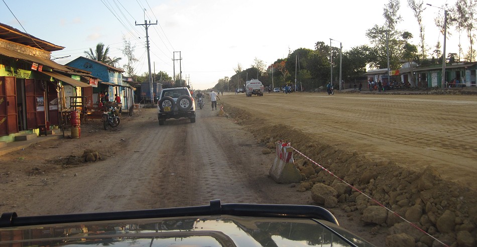 auf der neuen Straße zwischen Watamu und Mtwapa