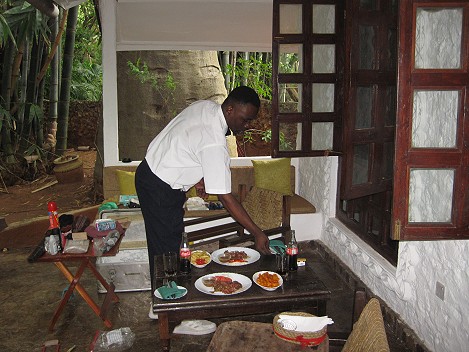 Dinner auf der Terrasse, Boko Boko Guesthouse