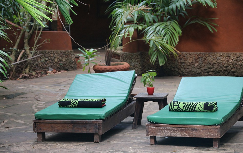am Pool des Boko Boko Guesthouses