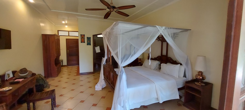 Hunters Lodge - Kiboko - Mombasa - Nairobi Highway