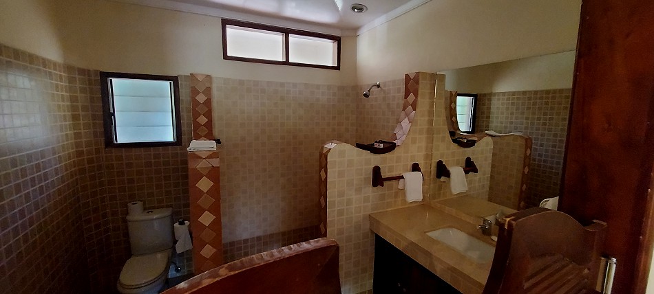 Hunters Lodge - Kiboko - Mombasa - Nairobi Highway