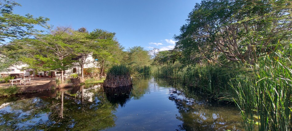 Hunters Lodge - Kiboko - Mombasa - Nairobi Highway
