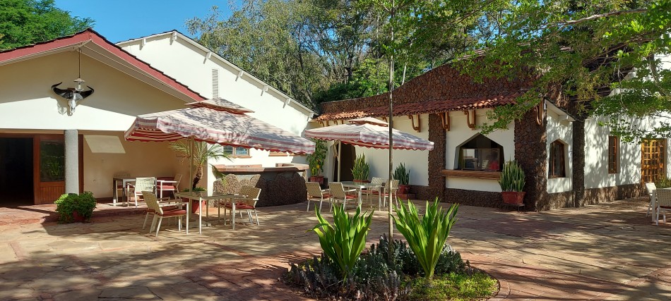 Hunters Lodge - Kiboko - Mombasa - Nairobi Highway
