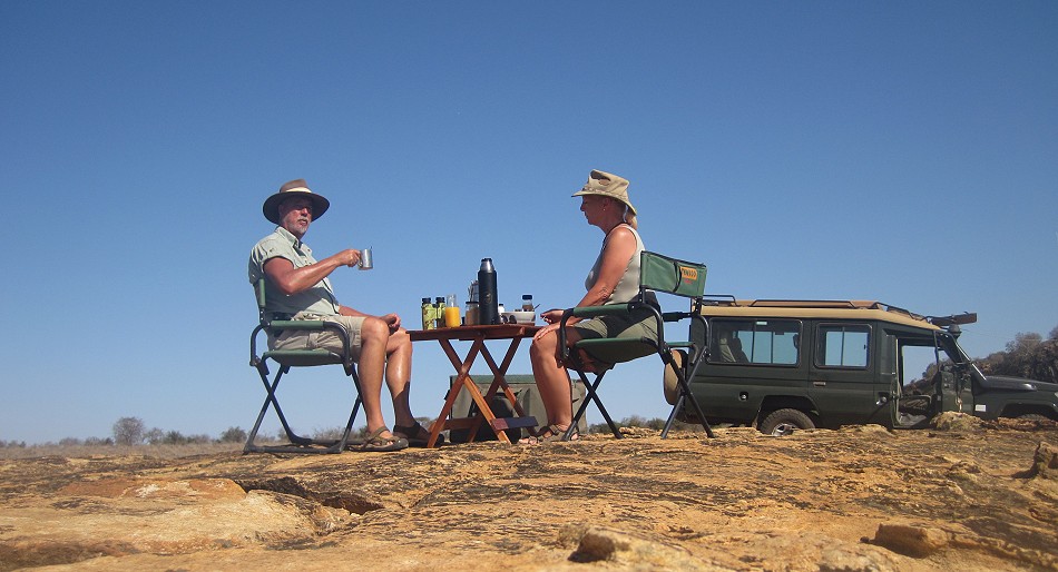 Bushbreakfast am Lion Rock im Lumo Conservancy