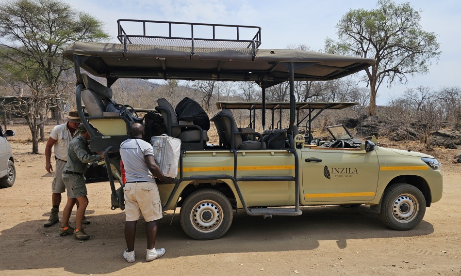 Mit Adam Jones zu Fuß durch den Hwange National Park, Inzila Safaris