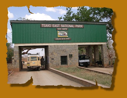 neues Gate im Tsavo Ost National Park, März 2006