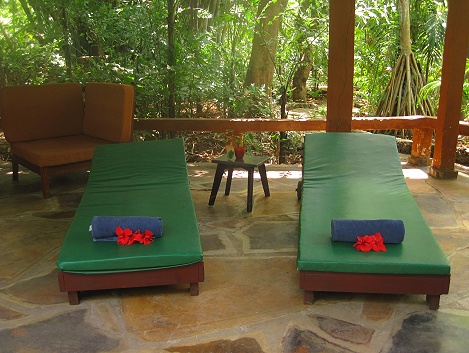 Am Pool - Boko Boko Bungalows