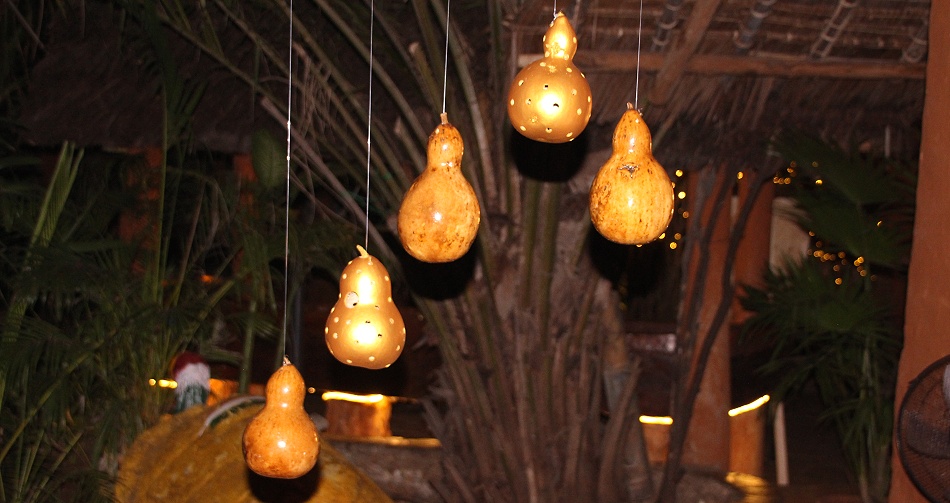 das Porini Restaurant wird für die Weihnachtszeit geschmückt