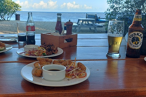 late Lunch am Kuruvitu Beach