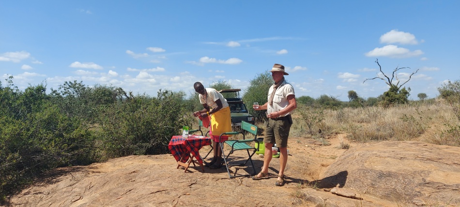 Buschfr&uuml;hst&uuml;ck im Revier der schwarzen Leoparden; Giza, Laikipia