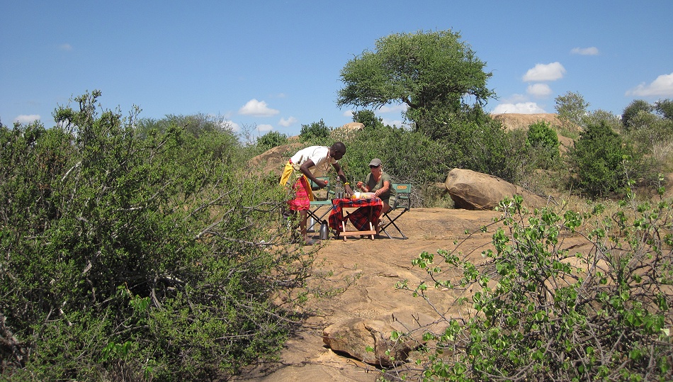 Buschfr&uuml;hst&uuml;ck im Revier der schwarzen Leoparden; Giza, Laikipia
