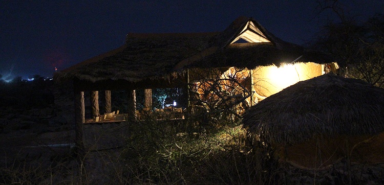 Dinner im Lions Cave Camp