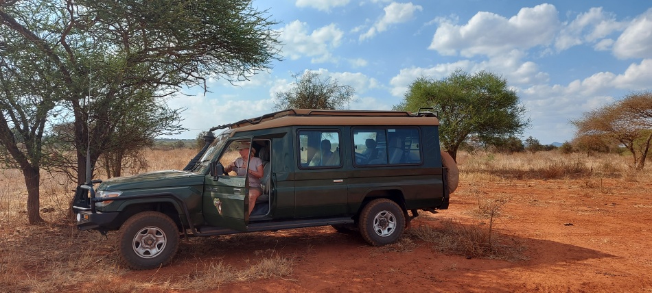 Auf Pirschfahrt im Lumo Conservancy
