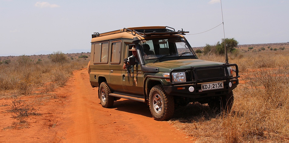 auf Pirschfahrt im Lumo Reservat
