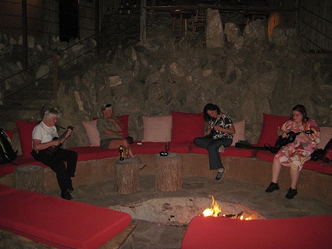 Sundowner in der Lions Bluff Lodge