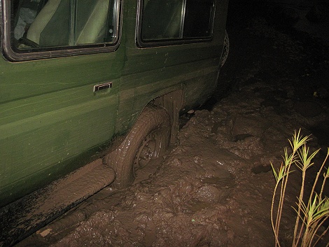 fr&uuml;h morgens festgefahren im Flussbett, Laikipia