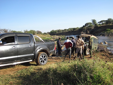 fr&uuml;h morgens festgefahren im Flussbett, Laikipia