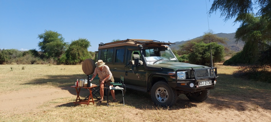 Bushbreakfast on the river banks from Ewaso Ngiro