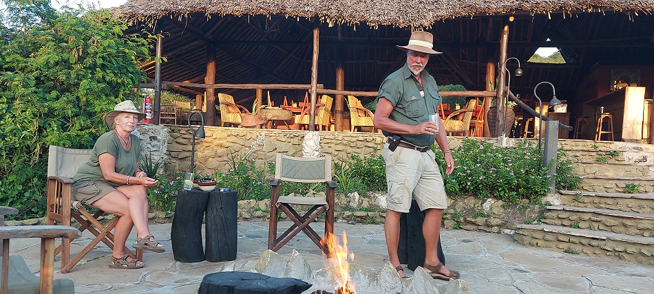 gem&uuml;tlicher Sundowner am Soroi Leopards Lair Cottges